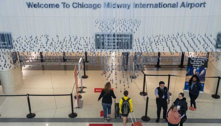 Woman allegedly hijacks shuttle bus, saying 'Free Palestine' at Midway Airport: CPD