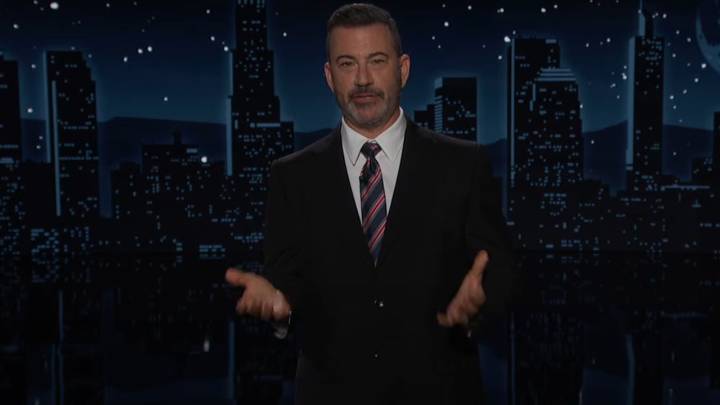 Jimmy Kimmel vuelve con un emotivo discurso y ataques a Trump: "Nunca fue mi intención tomar a la ligera el asesinato de un joven"
