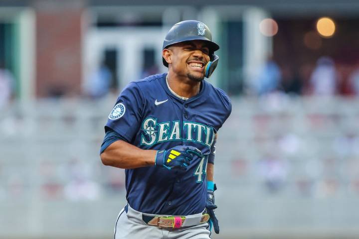 Deadspin | Julio Rodriguez belts 2 homers as Mariners top Braves