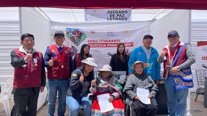 Chivay: Adultas mayores de 100 y 85 años obtienen correcciones documentarias