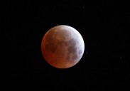Canarias se prepara para la luna de sangre tras el eclipse y un astrofísico desvela la mejor hora para verla