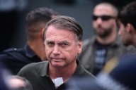 Bolsonaro ingresa al hospital tras "sentirse mal" en su arresto domiciliario