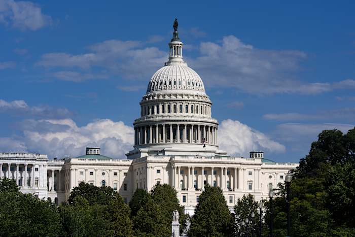 Left and right are joining forces to ban lawmakers from trading stock
