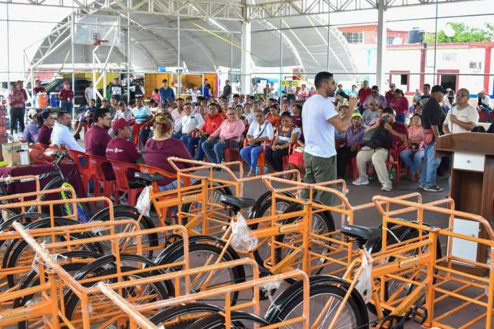 RESPALDO A FAMILIAS DE PALIZADA CON APOYOS DE PROGRAMAS SOCIALES Y PRODUCTIVOS