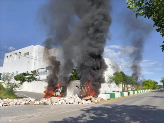 Destruyen normalistas de Ayotzinapa oficinas del Palacio de Justicia de Iguala