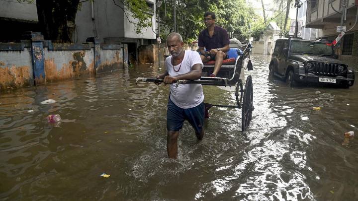 Follow the rains, not the calendar, to fight floods