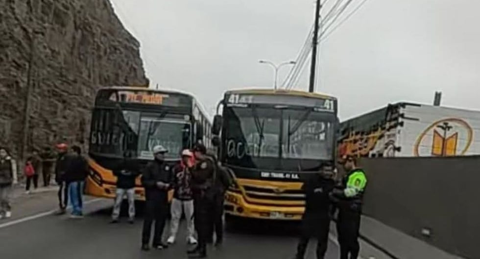 Puente Piedra: Buses de la línea 41 bloquean vías en el Cono Norte 