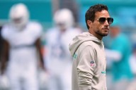 Dolphins players support Mike McDaniel through 0