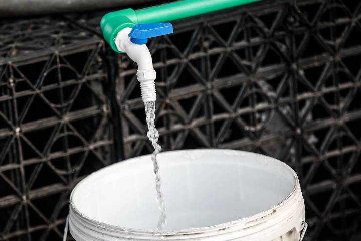 Megacorte de agua en Santiago es esta semana: revisa horarios, comunas afectadas y cómo almacenarla