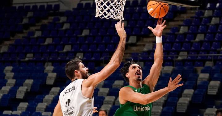 Djedovic, antes del Costa del Sol: ''Los nuevos quieren demostrar, tienen calidad, pero necesitan tiempo''