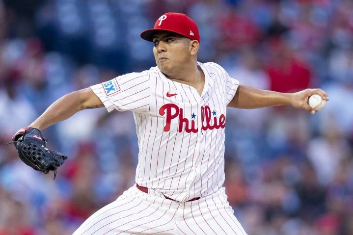 Schwarber hits 50th homer and Suárez strikes out 12 as Phillies extend lead over Mets with 9