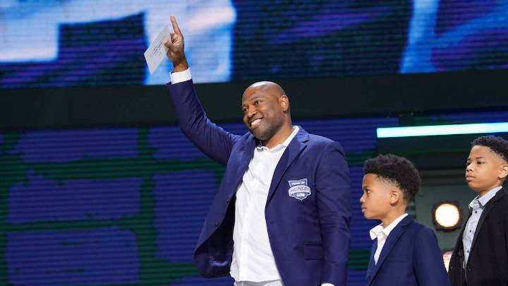 Former NFL MVP Shaun Alexander, Wife Expecting 14th Child