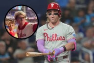 Nueva foto de Karen de los Phillies muestra a la mujer riéndose descaradamente después de quitarle al padre la pelota del jonrón de Bader