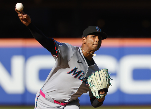 Marlins colocan al derecho Edward Cabrera en lista de lesionados por esguince de codo