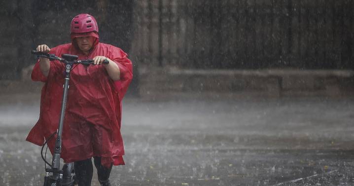 Tormentas intensas y vientos azotan Alicante y Valencia mientras se dirigen a Cataluña: 76 incidentes en una sola tarde