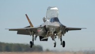 Imponentes aviones F-35 de la Fuerza Aérea de Estados Unidos llegan a Puerto Rico mientras Venezuela denuncia amenaza militar de EEUU