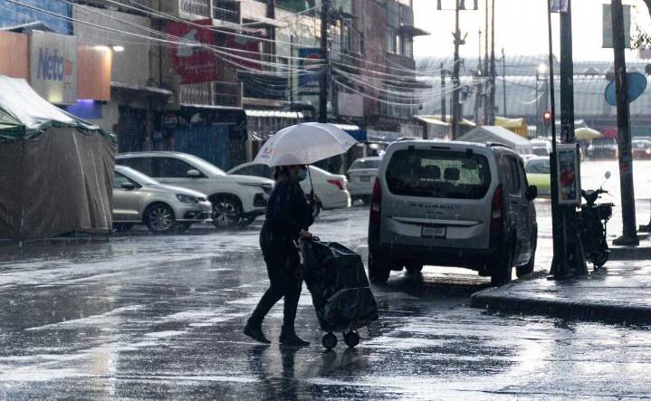 Activan doble alerta por lluvias fuertes y caída de granizo en 14 alcaldías de CDMX; 8 demarcaciones están en rojo