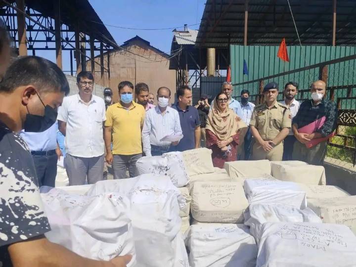 Srinagar Police participates in drug disposal drive at Lassipora