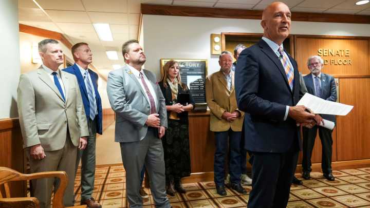 Oregon Senate meets during special session on…