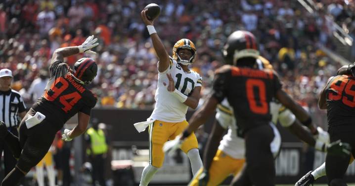 Cramping sidelines Browns CB Greg Newsome II in game against Packers