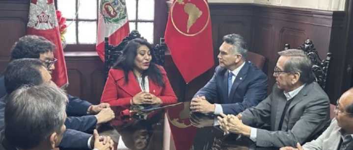Alito se reúne con Boluarte mientras el Congreso de Perú busca declarar “non grata” a Sheinbaum