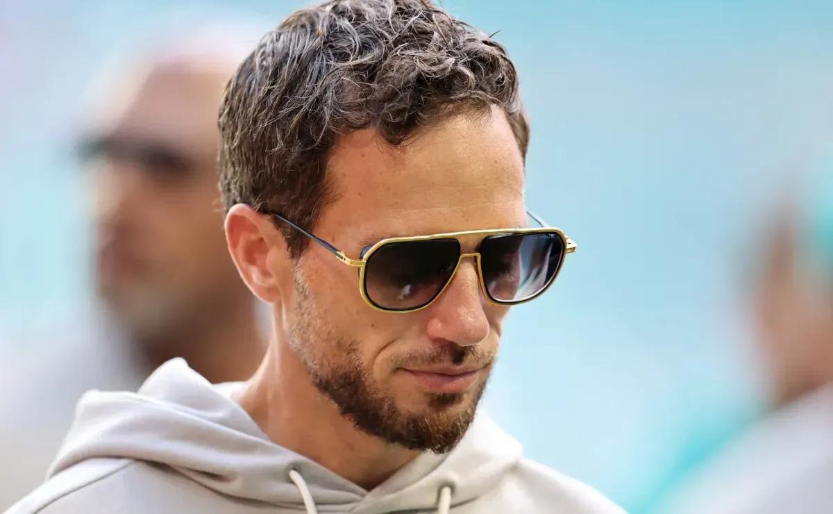 Mike McDaniel once again addresses job security as Dolphins are 0