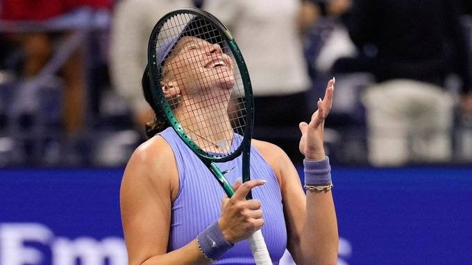 Anisimova doblega a Naomi Osaka y disputará la final de Nueva York con Sabalenka