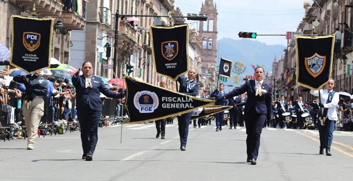 FGE refrenda su compromiso con la ciudadanía en Desfile Cívico Militar al natalicio de José María Morelos y Pavón