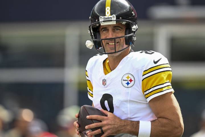 Deadspin | Aaron Rodgers passes Brett Favre on all-time TD list