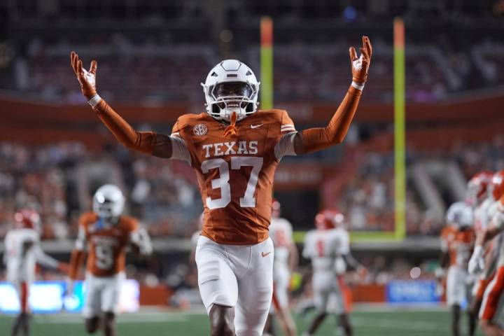 Longhorns rise in AP Top 25 after chaotic week as multiple top