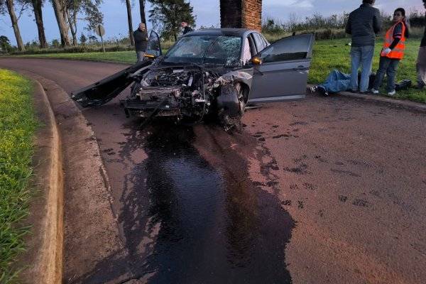 CINCO HERIDOS! Fuerte choque de un automóvil en el frente de ingreso a Las Marías en Corrientes