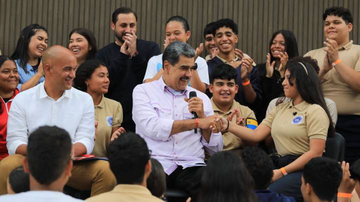 Más de 6 millones de estudiantes se incorporan al año escolar 2025
