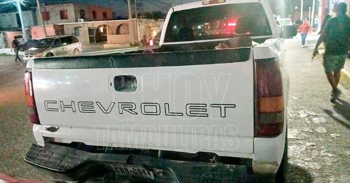 Se queda sin frenos y choca dos camionetas en Nuevo Laredo