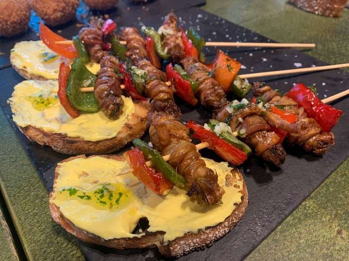 La 'ultra' tasca escondida en Las Delicias donde todos van de propio: "Una experiencia memorable de principio a fin"