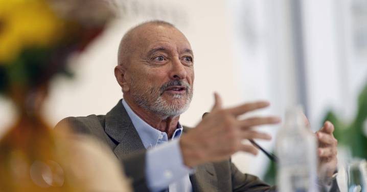 Pérez-Reverte, sobre el boicot a la Vuelta: «Uno tiene la impresión de ir a bordo de un autobús de suicidas»