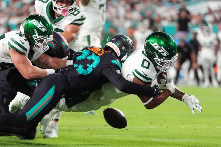 Jets prove they are still figuring out new ways to lose under Aaron Glenn with MNF debacle in Miami