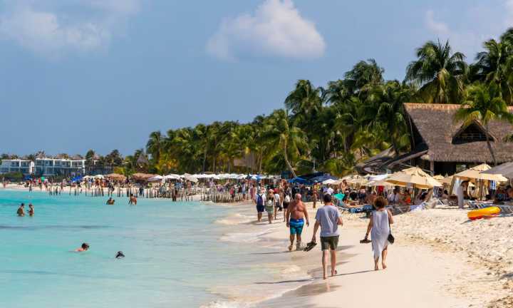 Golpe al turismo en la Península de Yucatán con aumento de un impuesto