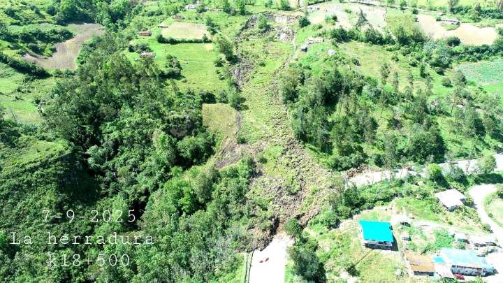 Cierre total de la vía Bogotá–Villavicencio por deslizamiento de material