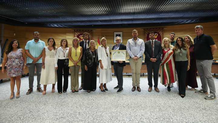 Collado Villalba rinde homenaje al sociólogo Amando de Miguel y lo nombra Hijo Adoptivo a Título Póstumo