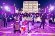 Primavera en Córdoba: música en Plaza España, kermés y la "Noche de los paseos"