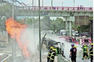 Apuntan que pipa volcó por exceso de velocidad