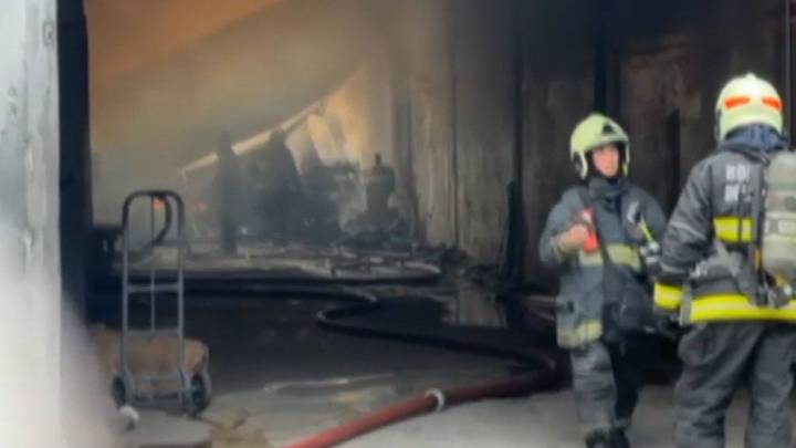 Floresta: un depósito se prendió fuego y debieron evacuar un geriátrico lindero