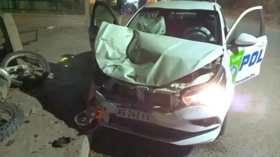 Un patrullero quedó destruído tras una persecución