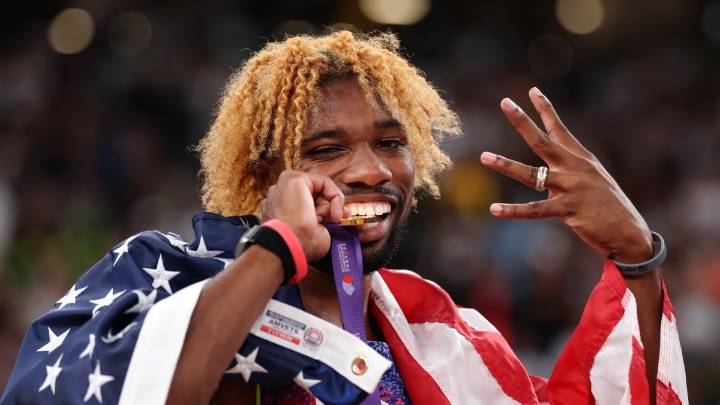Noah Lyles wins fourth 200m world championship title