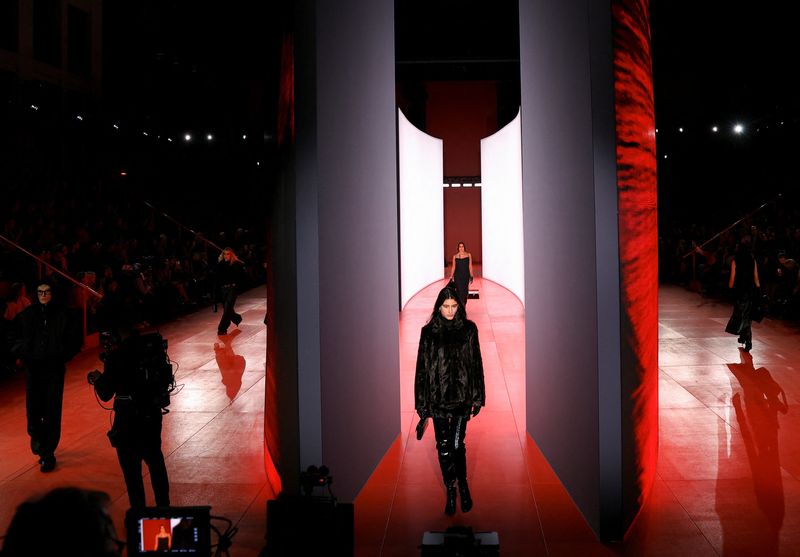 Fashion group H&M's Q3 profit rises more than expected, warns of tariff costs