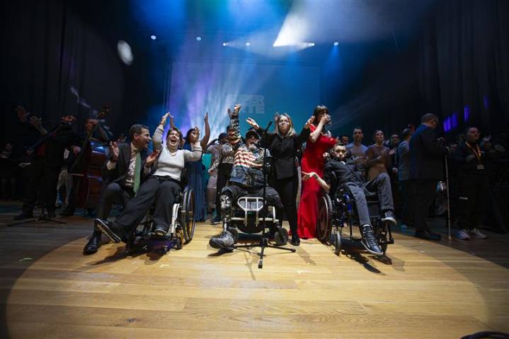 Fundación SIFU impulsa el talento artístico sin barreras concediendo sus becas a 4 artistas y a la entidad ASSIDO