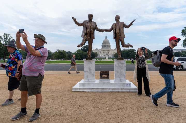 Statue of Trump holding hands with Jeffrey Epstein appears on National Mall