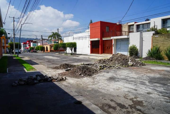 Vecinos reclaman falta de avances en obra del OOAPAS en Morelia