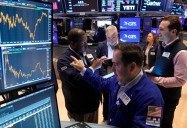 Derrota electoral del Gobierno en PBA: caídas de hasta el 11% para acciones argentinas en el premarket de Wall Street