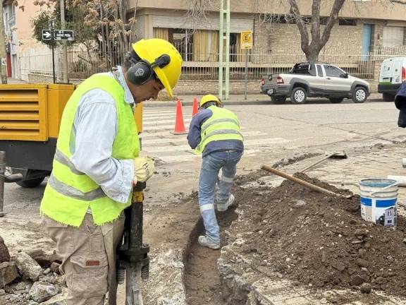 Cipolletti: Avanza el nuevo cordón cuneta en Estado de Israel y reacondicionamiento en Alem